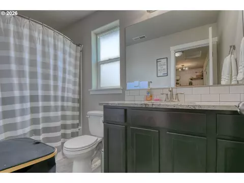 Bath - 233 E Jefferson St, Athena, OR 97813 photo 3 of 4