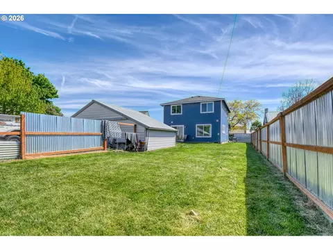 Exterior - 233 E Jefferson St, Athena, OR 97813 photo 9 of 11