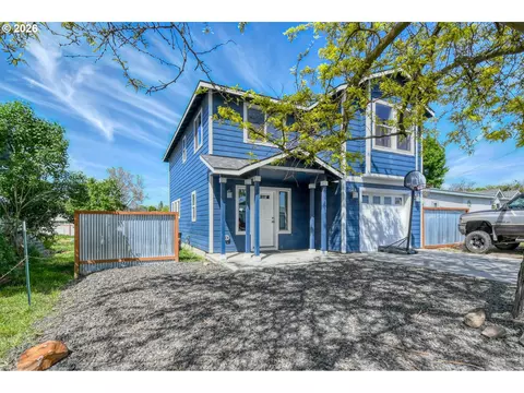 Exterior - 233 E Jefferson St, Athena, OR 97813 photo 2 of 11