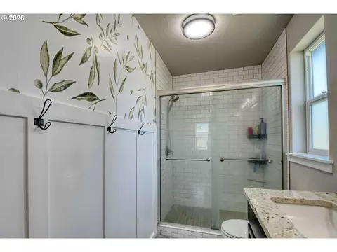 Bath - 233 E Jefferson St, Athena, OR 97813 photo 2 of 4
