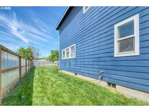 Exterior - 233 E Jefferson St, Athena, OR 97813 photo 7 of 11