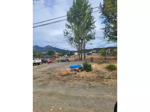 277 Carte Ln, Myrtle Creek, OR 97457