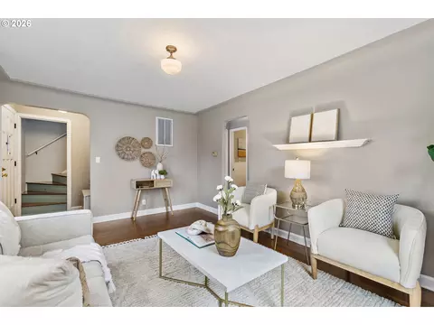 Living - 765 NW Angeline Ave, Gresham, OR 97030 photo 2 of 5