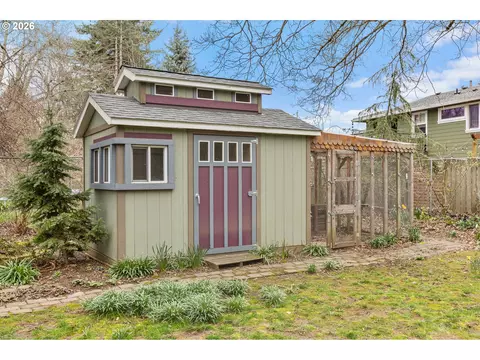 Exterior - 765 NW Angeline Ave, Gresham, OR 97030 photo 10 of 13