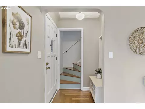 Entry Way - 765 NW Angeline Ave, Gresham, OR 97030 photo 1 of 1