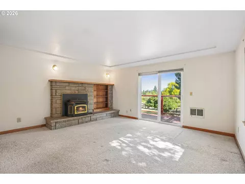 Living - 8326 SE 252nd Ave, Gresham, OR 97080 photo 4 of 6