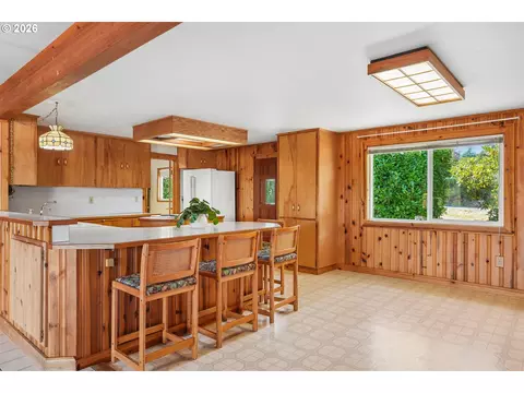 Kitchen - 8326 SE 252nd Ave, Gresham, OR 97080 photo 3 of 4