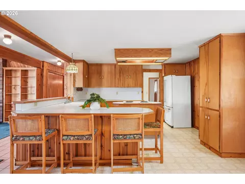 Kitchen - 8326 SE 252nd Ave, Gresham, OR 97080 photo 4 of 4