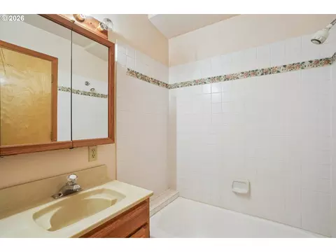 Bath - 8326 SE 252nd Ave, Gresham, OR 97080 photo 2 of 2