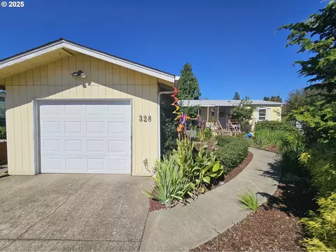 328 Scotts Glen Dr, Springfield, OR 97477