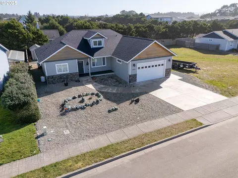 3097 Lincoln Ave SW, Bandon, OR 97411