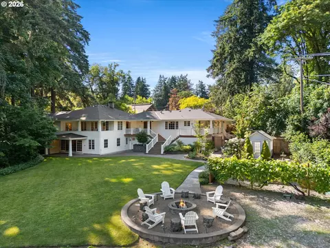 3920 Upper Dr, Lake Oswego, OR 97035