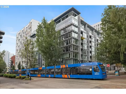 533 NE Holladay St #601, Portland, OR 97232