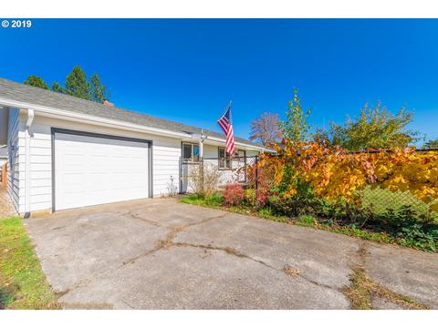 813 E 5th St, Molalla, OR 97038 photo 1