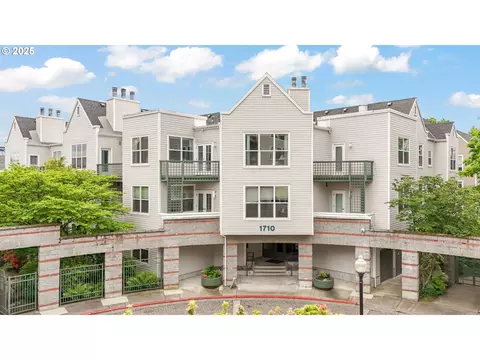 1710 S Harbor Way #201, Portland, OR 97201