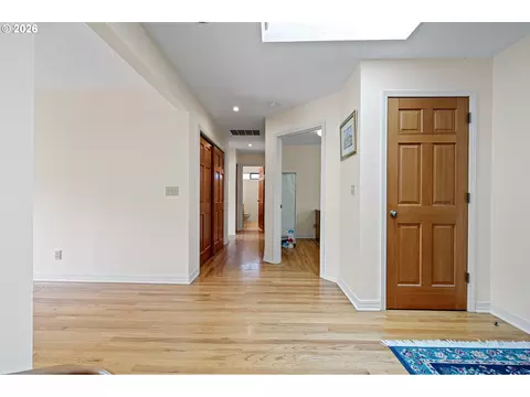 Entry Way - 84 Green Ln, Eugene, OR 97404 photo 1 of 2
