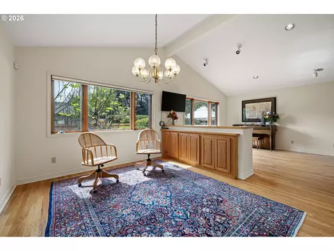Dining - 84 Green Ln, Eugene, OR 97404 photo 2 of 2