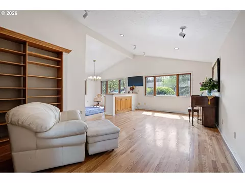 Living - 84 Green Ln, Eugene, OR 97404 photo 2 of 6