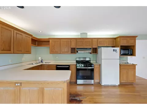 Kitchen - 84 Green Ln, Eugene, OR 97404 photo 1 of 4