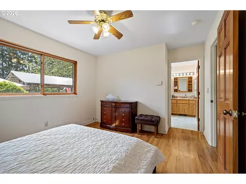Bedroom - 84 Green Ln, Eugene, OR 97404 photo 2 of 5