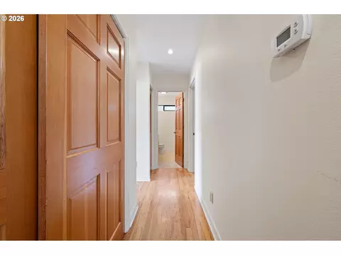 Entry Way - 84 Green Ln, Eugene, OR 97404 photo 2 of 2