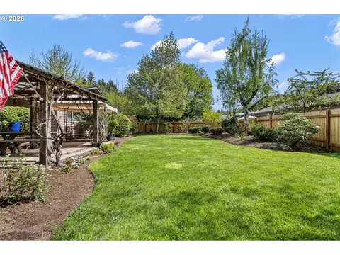Exterior - 84 Green Ln, Eugene, OR 97404 photo 11 of 13