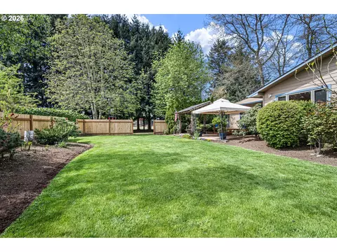 Exterior - 84 Green Ln, Eugene, OR 97404 photo 10 of 13
