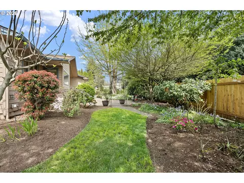 Exterior - 84 Green Ln, Eugene, OR 97404 photo 12 of 13