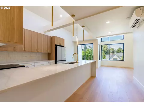 Living - 814 E 22nd Ave, Eugene, OR 97405 photo 1 of 4