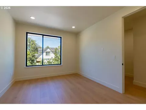 Bedroom - 814 E 22nd Ave, Eugene, OR 97405 photo 4 of 9