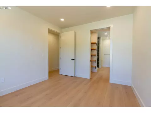 Bedroom - 814 E 22nd Ave, Eugene, OR 97405 photo 3 of 9