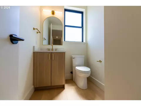 Bath - 814 E 22nd Ave, Eugene, OR 97405 photo 1 of 8