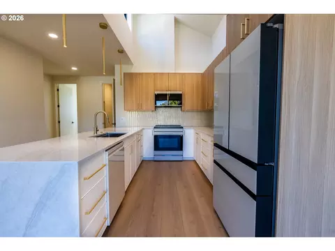 Kitchen - 814 E 22nd Ave, Eugene, OR 97405 photo 4 of 5