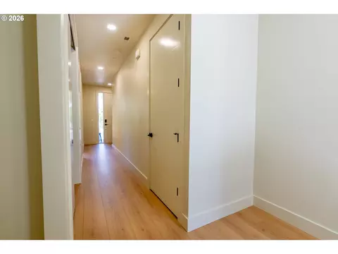 Entry Way - 814 E 22nd Ave, Eugene, OR 97405 photo 4 of 5