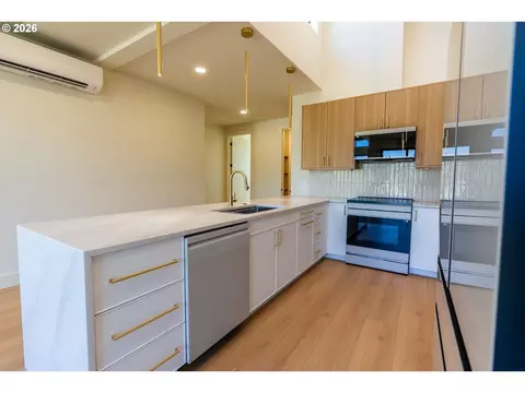 Kitchen - 814 E 22nd Ave, Eugene, OR 97405 photo 2 of 5