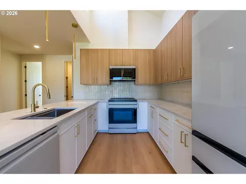 Kitchen - 814 E 22nd Ave, Eugene, OR 97405 photo 3 of 5