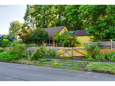1327 Grant St, Eugene, OR 97402