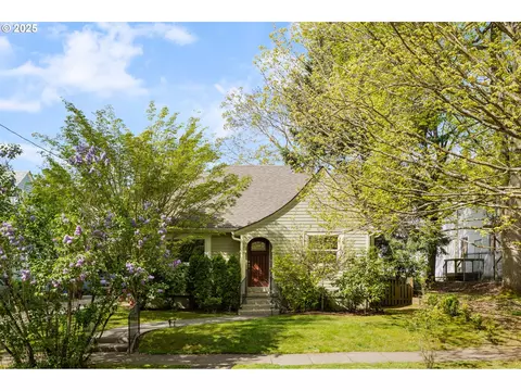 4815 NE Couch St, Portland, OR 97213