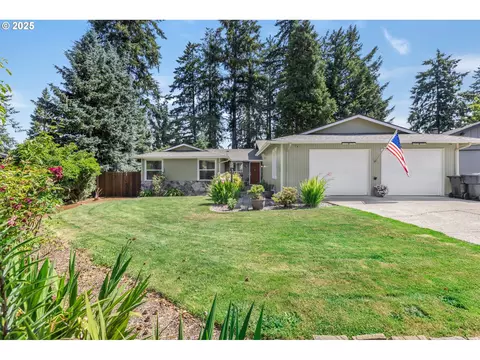 311 S 68th Pl, Springfield, OR 97478