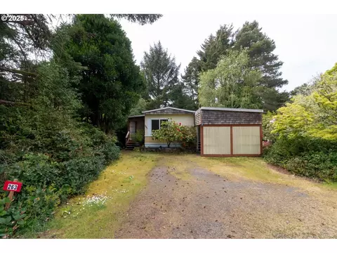 1600 Rhododendron Dr #263, Florence, OR 97439