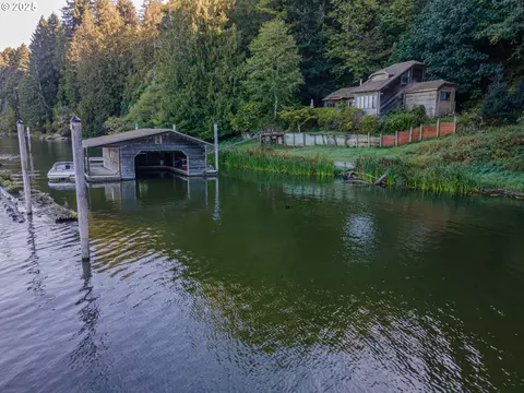 627 N Tenmile, Lakeside, OR 97449