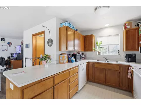 Kitchen - 623 W 18th Ave, Eugene, OR 97402 photo 7 of 7