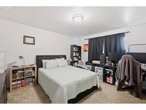 Bedroom - 623 W 18th Ave, Eugene, OR 97402 photo 7 of 10