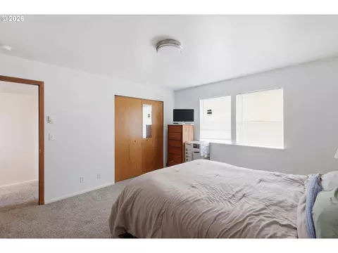 Bedroom - 623 W 18th Ave, Eugene, OR 97402 photo 6 of 10