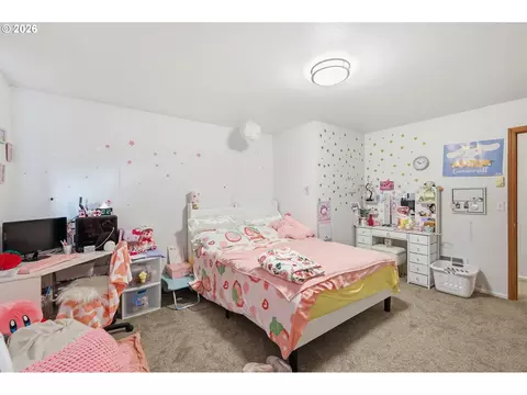 Bedroom - 623 W 18th Ave, Eugene, OR 97402 photo 9 of 10