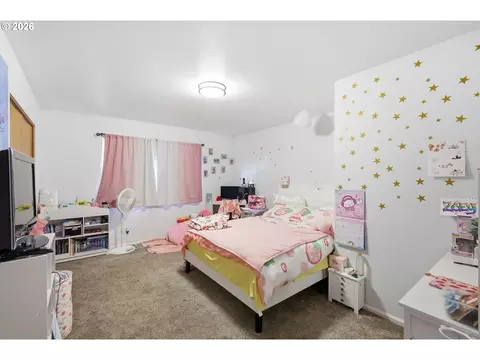 Bedroom - 623 W 18th Ave, Eugene, OR 97402 photo 8 of 10