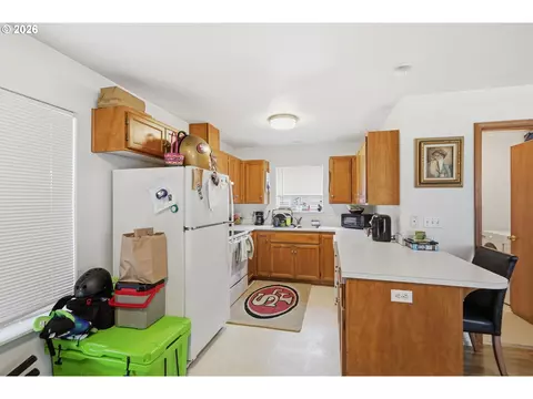 Kitchen - 623 W 18th Ave, Eugene, OR 97402 photo 1 of 7