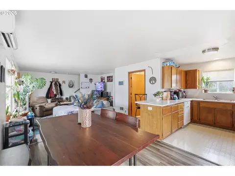 Dining - 623 W 18th Ave, Eugene, OR 97402 photo 2 of 4