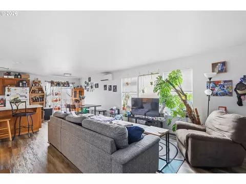 Living - 623 W 18th Ave, Eugene, OR 97402 photo 6 of 6