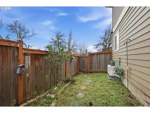 Exterior - 623 W 18th Ave, Eugene, OR 97402 photo 6 of 7